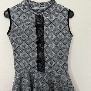 Fashion  Sleeveless Blouse Black & white Size 6